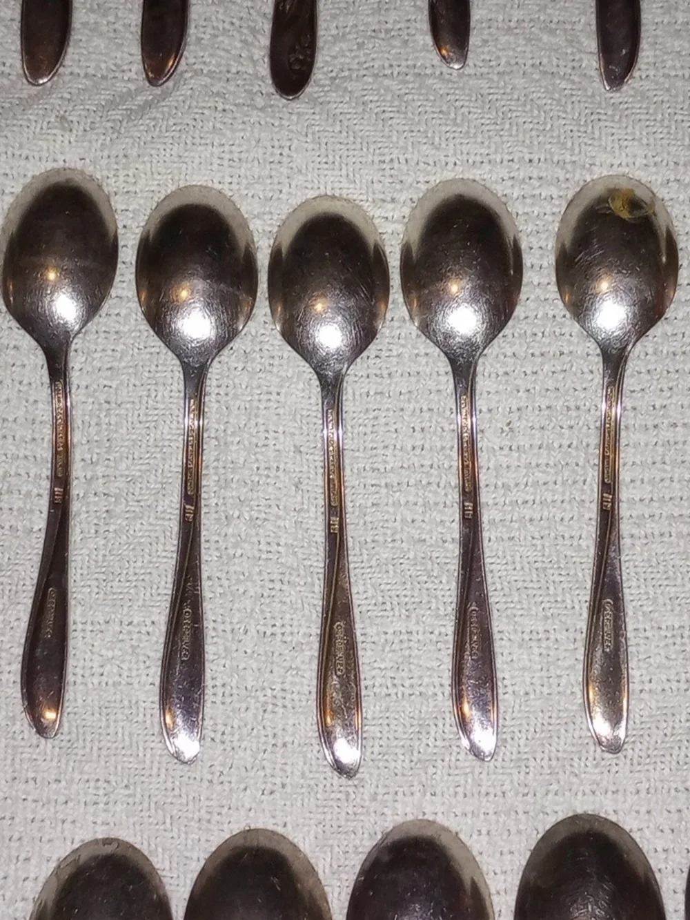 Holmes & Edwards Rhythmic Inlaid Deep Silver plate Flatware Set